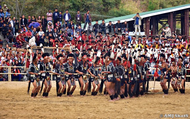 DSC_1526 Chang tribe performing Tongten Senbu (pulling of log drum).