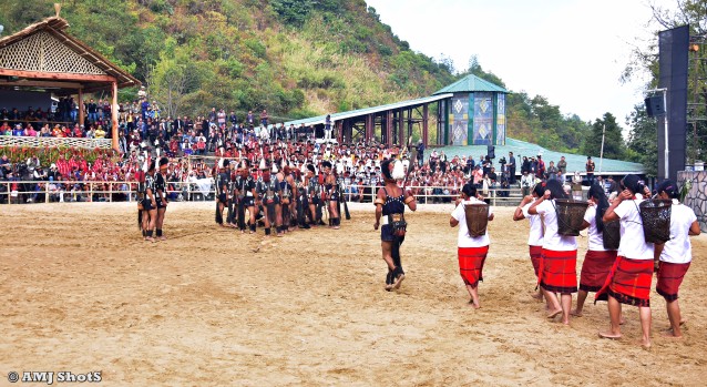 DSC_1528 Chang tribe performing Tongten Senbu (pulling of log drum).