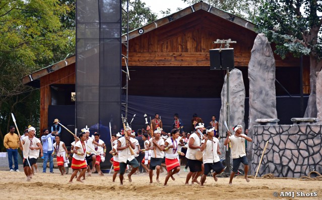 DSC_3332 Kuki tribe performing a folk dance - Lom Lam.