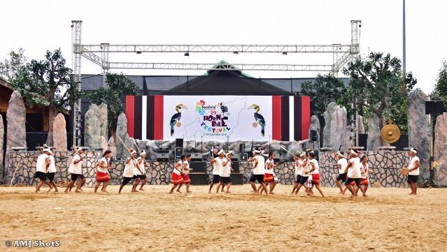 DSC_3334 Kuki tribe performing a folk dance - Lom Lam.